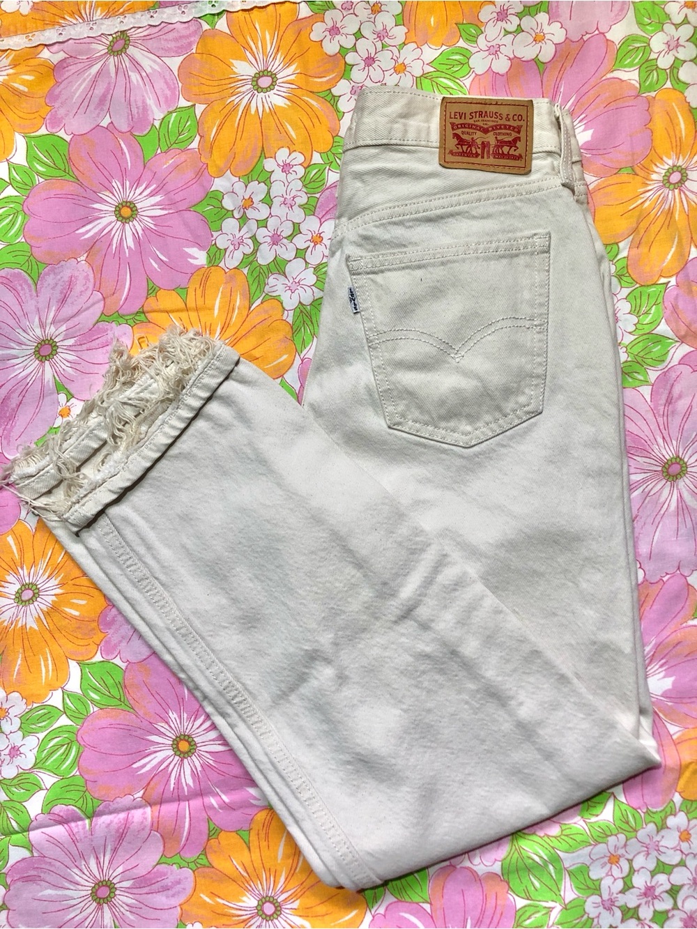 Levi’s Low Pro Straight Leg Jeans Size 26 Ecru Off-White Distressed 90s Baggy - Picture 15 of 16